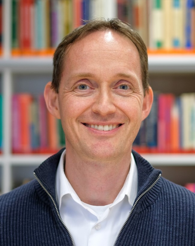 A comparison of four autonomous driving architectures-interpretable end-to-end (I-E2E), integrated motion prediction and planning (I-M-P&P), differentiable prediction-to-control (DIFF), and modular end-to-end planning (M-E2E-P)-reveals differing internal interfaces as illustrated in Figure 5.