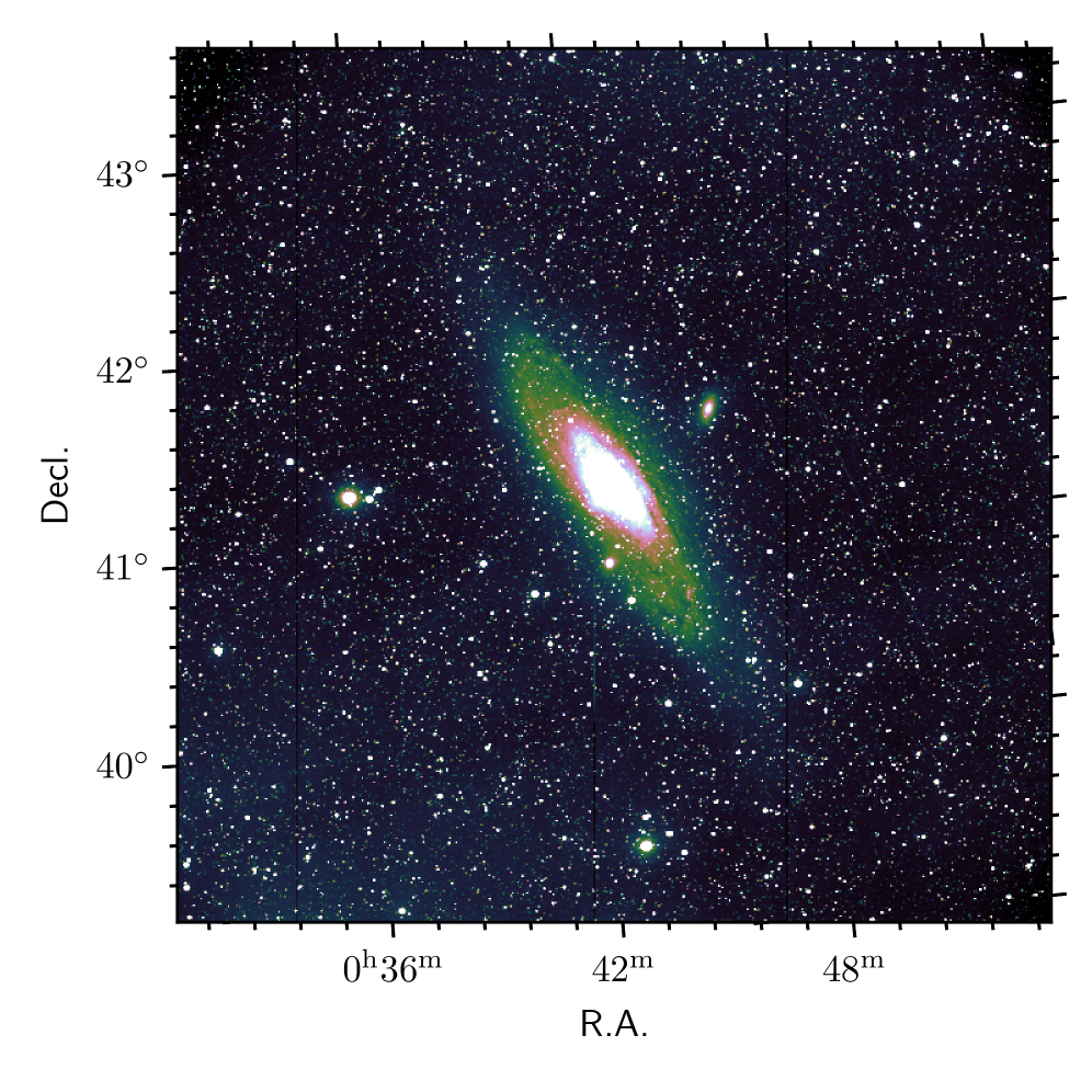 Наблюдение за галактикой Андромеды (M31), выполненное с помощью K-DRIFT G1 и фильтра LL, зафиксировало детализированное изображение за 300 секунд экспозиции без последующей обработки данных, при этом для повышения наглядности была применена ложноцветная схема кубической спирали.