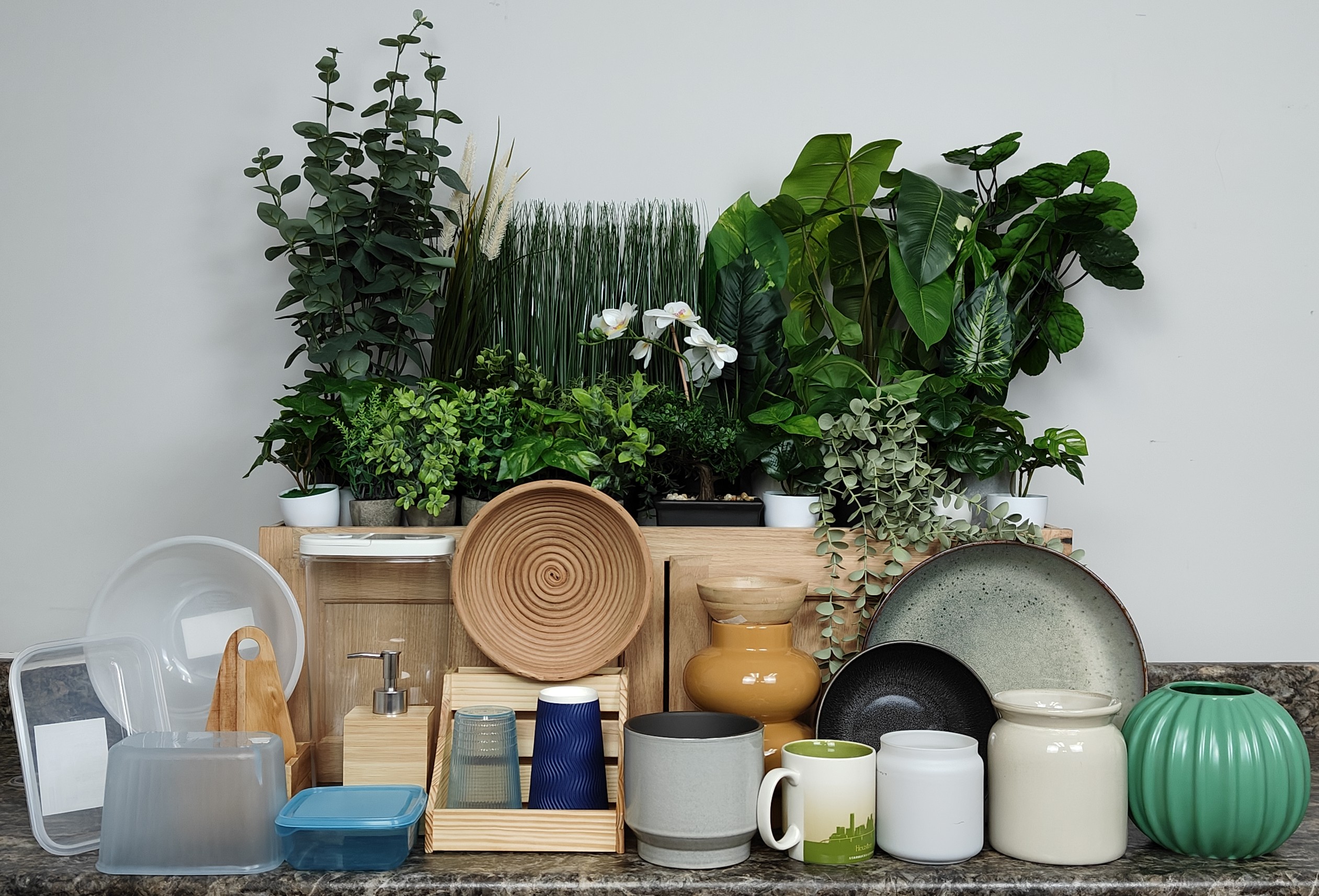 Для обучения и оценки использовался набор из 40 объектов с различными весами, жесткостью и материалами, при этом горшки были жестко зафиксированы, а остальные объекты могли свободно перемещаться при контакте.